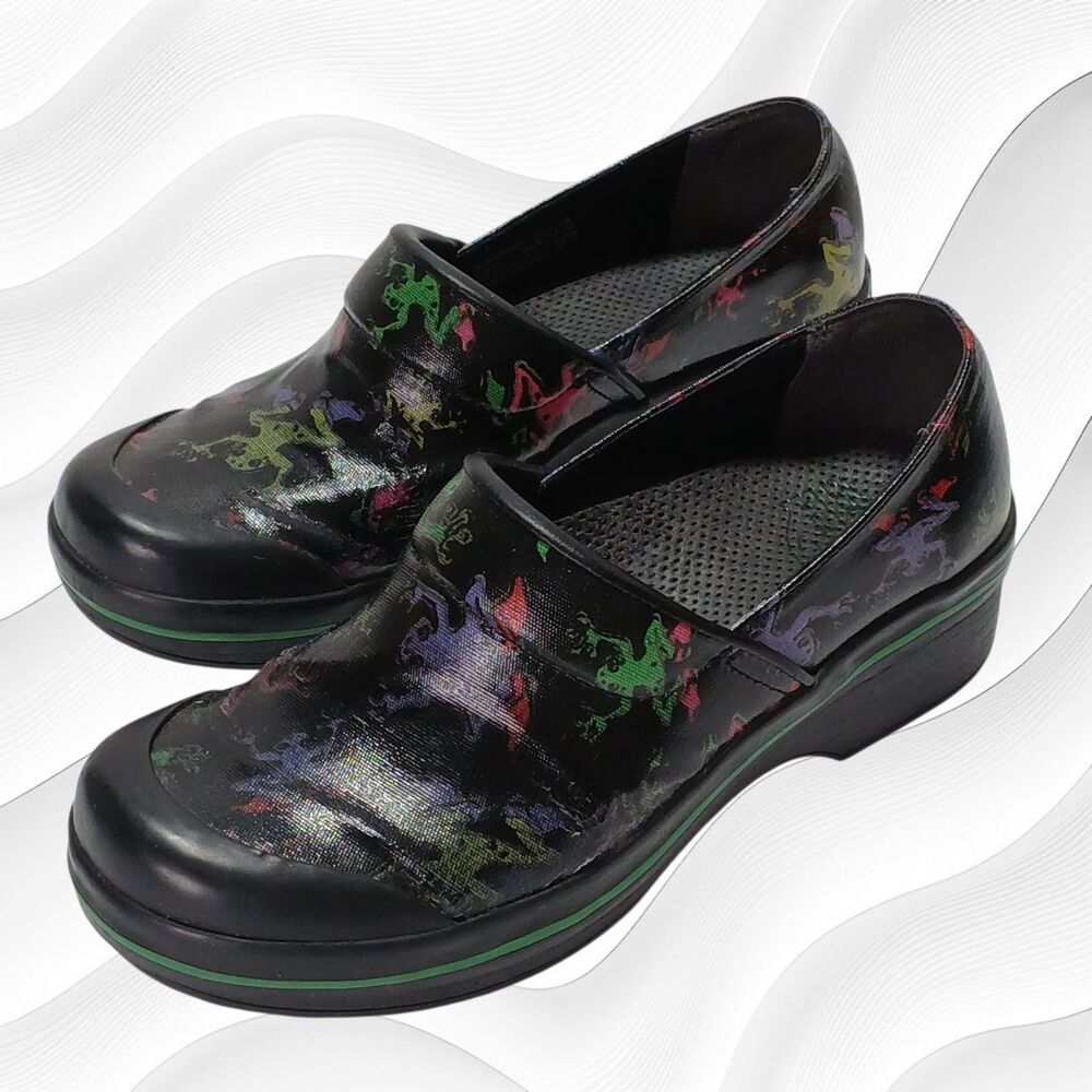 Dansko Vegan Volley Comfort Clogs, Frog Pattern, Size 7.5 (38), Closed Toe/Back